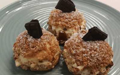 Choux filled with Crème d’ amour